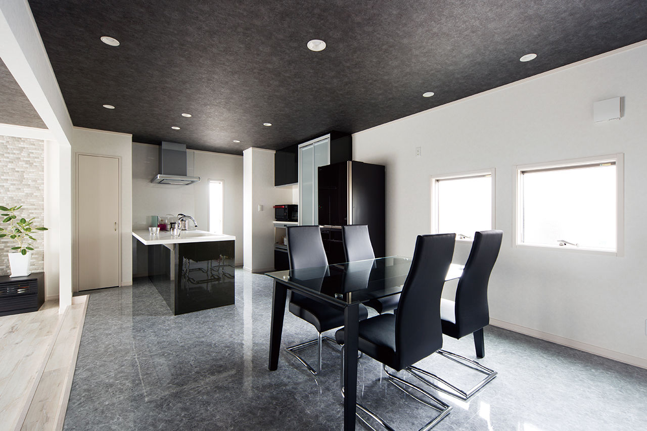 イワタ建設 【ラグジュアリー/2000万円台/40坪台/間取り】ホテルライクな28畳のLDK。大空間を見渡すステージキッチンの建築実例画像2