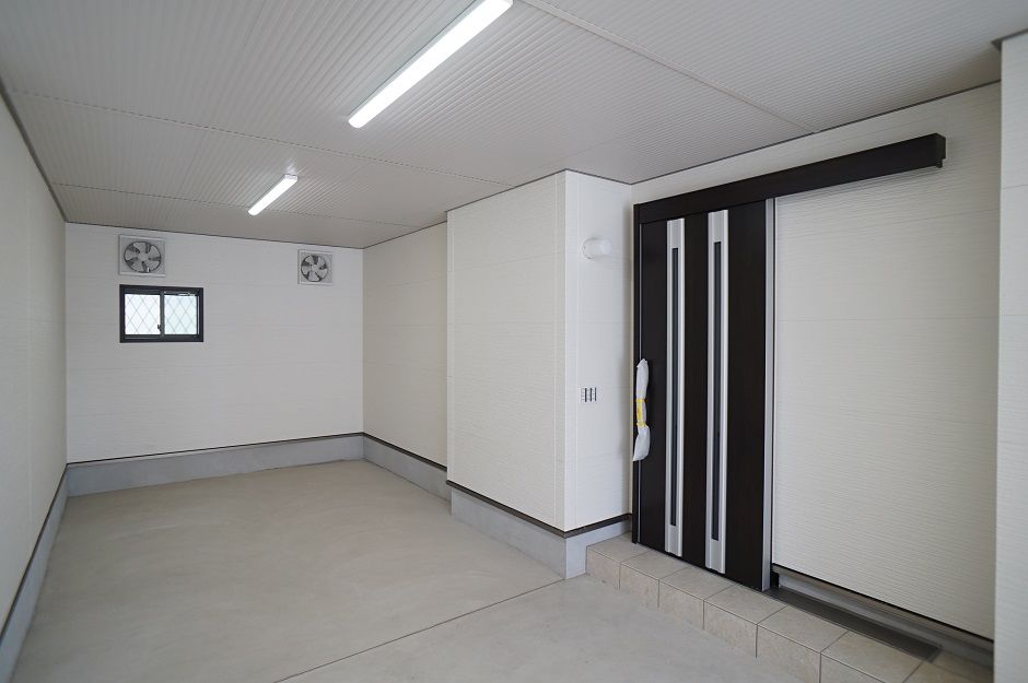 イワタ建設 【ガレージ/3000万円台/60坪台/間取り】2階リビングで日当たりの不安を解消。ビルトインガレージの邸宅の建築実例画像2