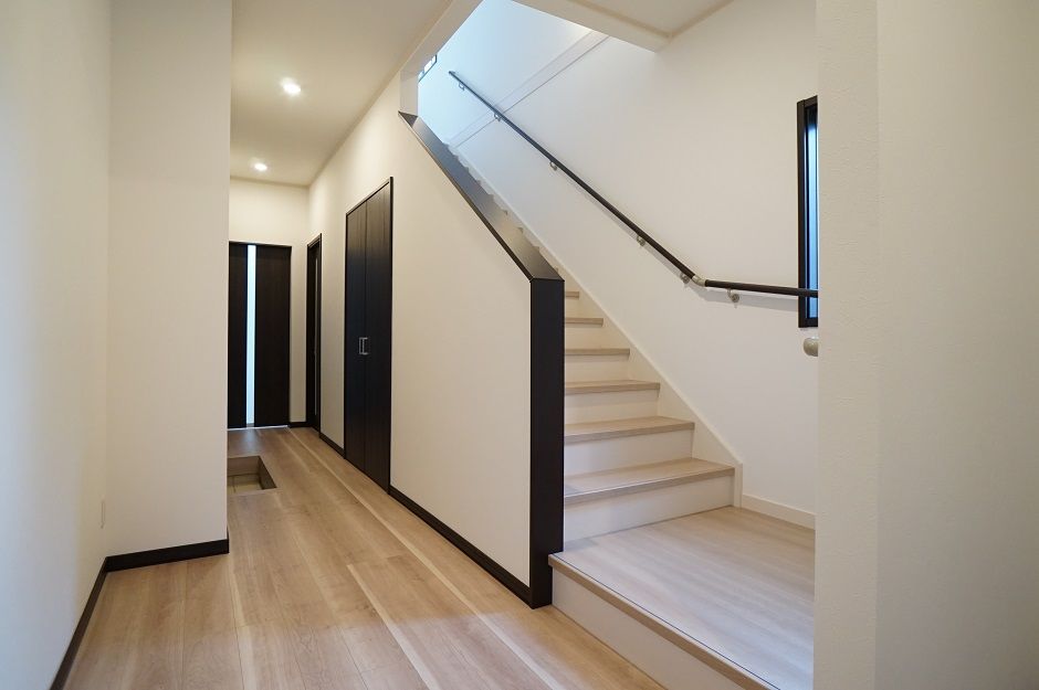 イワタ建設 【ガレージ/3000万円台/60坪台/間取り】2階リビングで日当たりの不安を解消。ビルトインガレージの邸宅の建築実例画像4