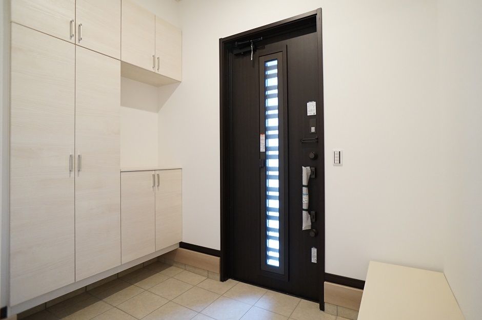 イワタ建設 【ガレージ/3000万円台/60坪台/間取り】2階リビングで日当たりの不安を解消。ビルトインガレージの邸宅の建築実例画像8