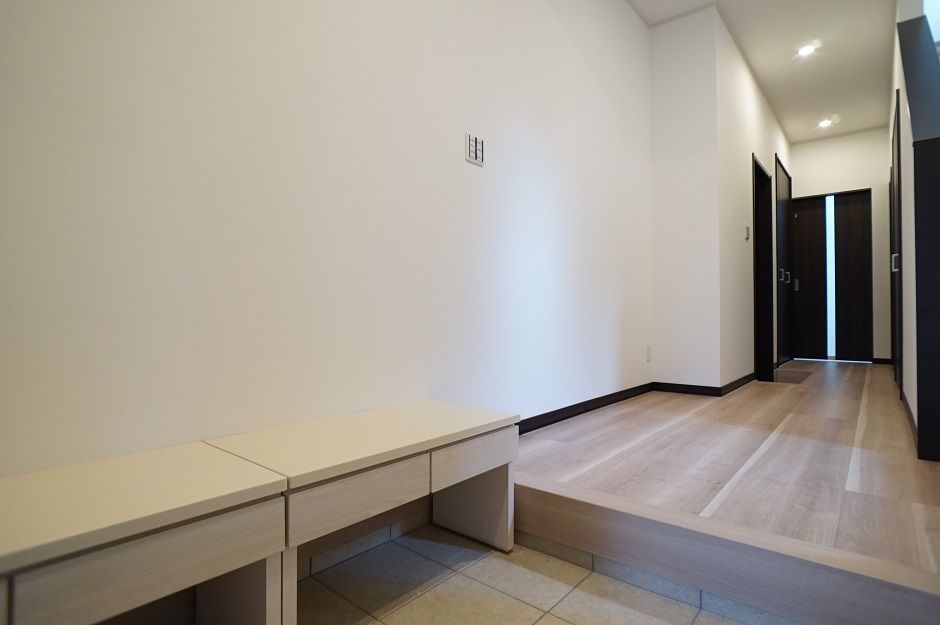 イワタ建設 【ガレージ/3000万円台/60坪台/間取り】2階リビングで日当たりの不安を解消。ビルトインガレージの邸宅の建築実例画像9