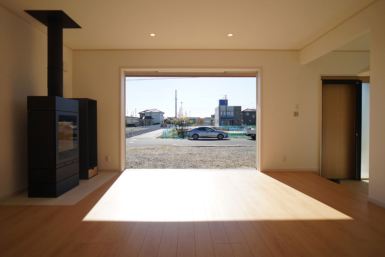 イワタ建設 【平屋/1000万円台/30坪台/間取り】庭とつながる大開口リビング。薪ストーブのある平屋でアウトドアな毎日の建築実例画像2