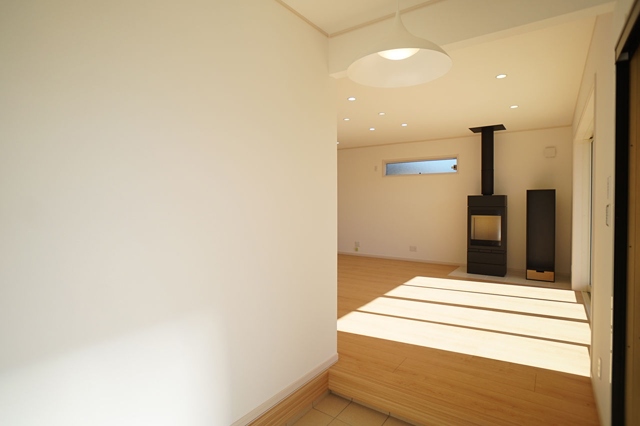 イワタ建設 【平屋/1000万円台/30坪台/間取り】庭とつながる大開口リビング。薪ストーブのある平屋でアウトドアな毎日の建築実例画像4