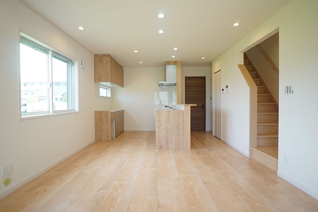 イワタ建設 【店舗併用/1000万円台/30坪台/間取り】店舗併用をコンパクトに実現！南国リゾートスタイル×ヘアサロン併設の建築実例画像3