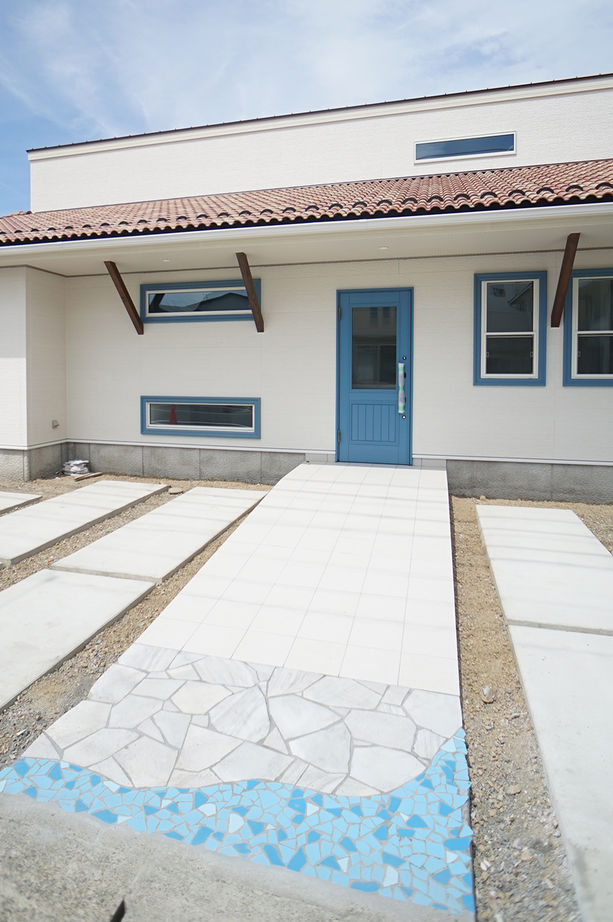 イワタ建設 【店舗併用/1000万円台/30坪台/間取り】店舗併用をコンパクトに実現！南国リゾートスタイル×ヘアサロン併設の建築実例画像4