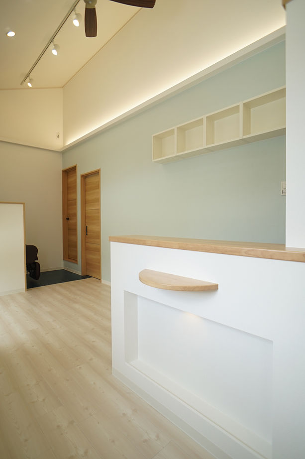 イワタ建設 【店舗併用/1000万円台/30坪台/間取り】店舗併用をコンパクトに実現！南国リゾートスタイル×ヘアサロン併設の建築実例画像5