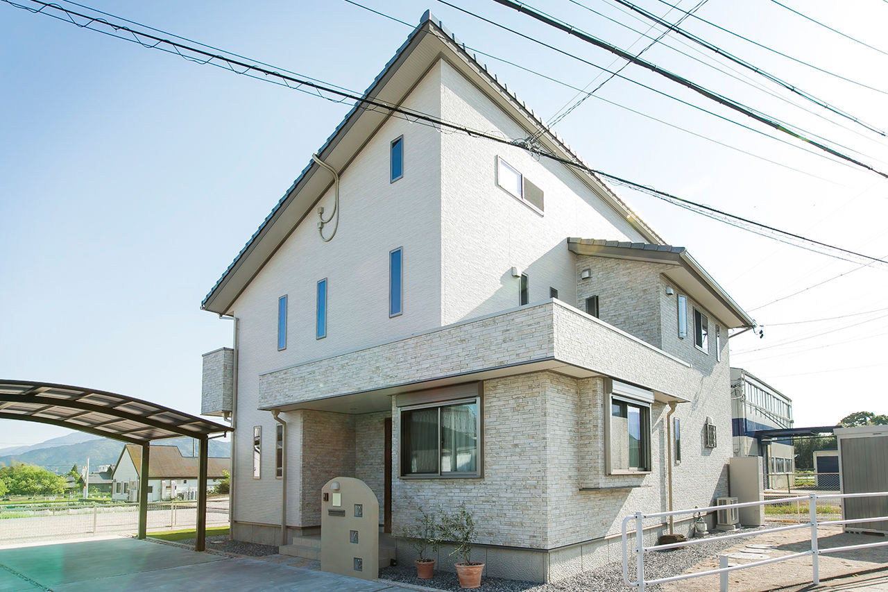 イワタ建設 【ナチュラル/2000万円台/40坪台/間取り】リビングも個室も南向き。明るく外とのつながりもデザインした家の建築実例画像2