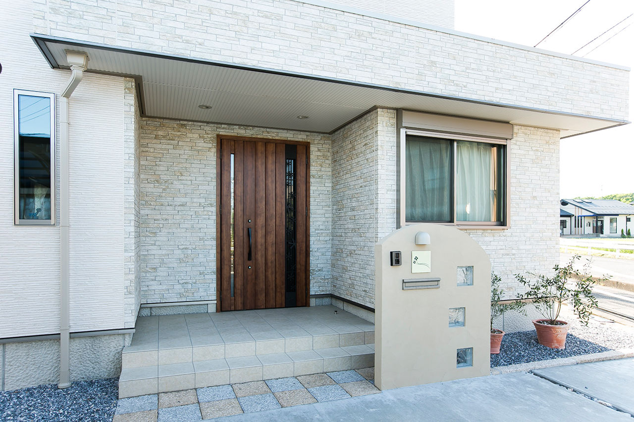 イワタ建設 【ナチュラル/2000万円台/40坪台/間取り】リビングも個室も南向き。明るく外とのつながりもデザインした家の建築実例画像4