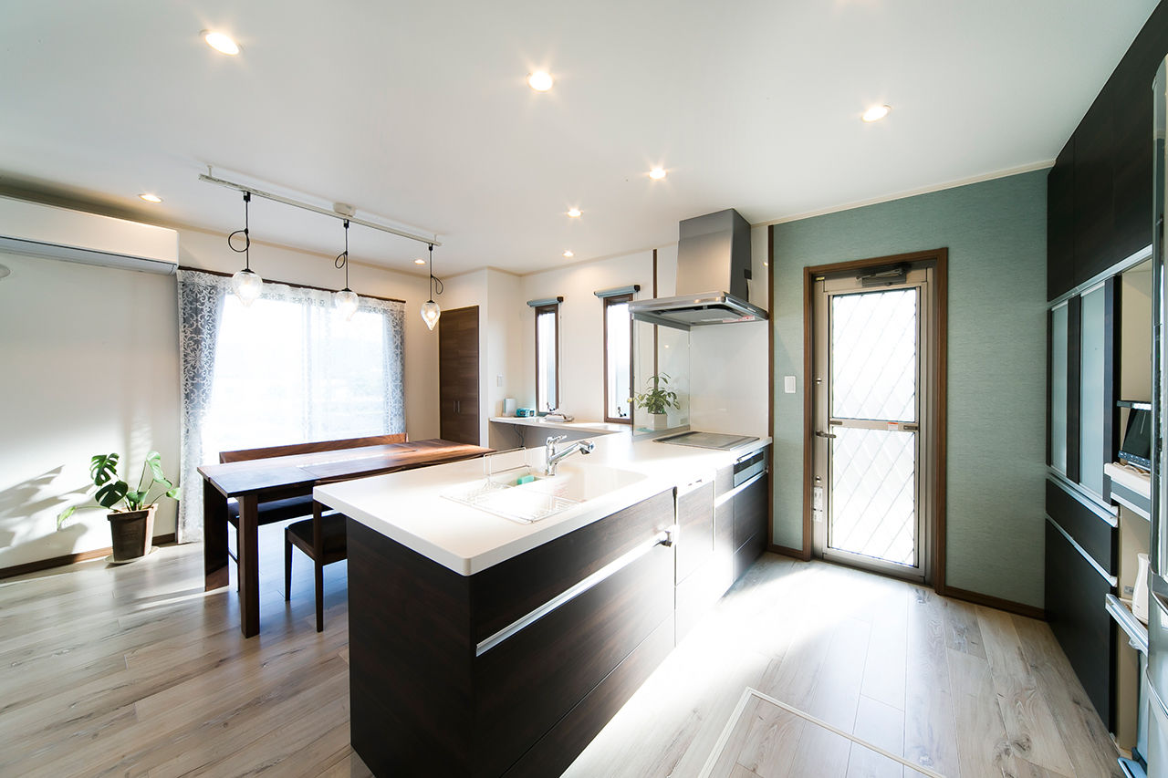 イワタ建設 【ナチュラル/2000万円台/40坪台/間取り】リビングも個室も南向き。明るく外とのつながりもデザインした家の建築実例画像6