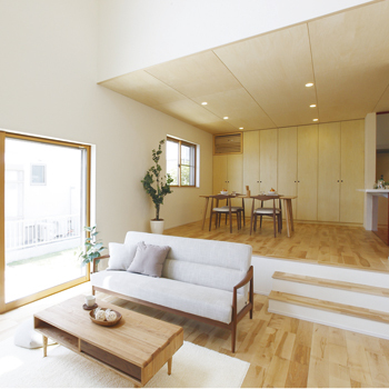 オオトリ建設 出来上がりのオシャレさに全員が感動！光・風・緑を取り入れ家族５人がノビノビ暮らせる開放的な家にの建築実例画像2