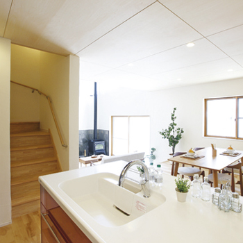 オオトリ建設 出来上がりのオシャレさに全員が感動！光・風・緑を取り入れ家族５人がノビノビ暮らせる開放的な家にの建築実例画像4