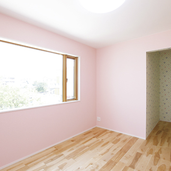 オオトリ建設 出来上がりのオシャレさに全員が感動！光・風・緑を取り入れ家族５人がノビノビ暮らせる開放的な家にの建築実例画像9