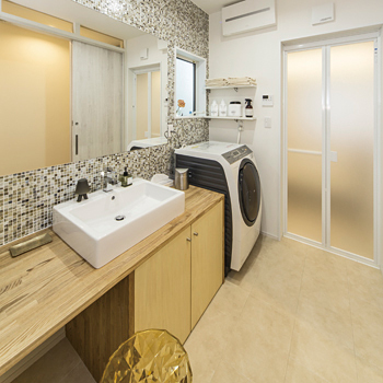 オオトリ建設 北欧ヴィンテージも、現代アートもしっくりくる、シンプルでカッコいい３階建ての木の家の建築実例画像6