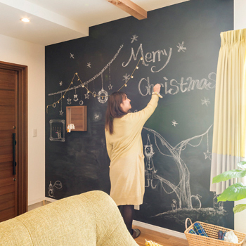 オオトリ建設 土地の探し方からプランまで、元・大工社長のアドバイスで想像以上の住まいに。高台に建つ青い三角屋根の家の建築実例画像3