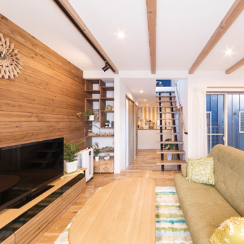 オオトリ建設 土地の探し方からプランまで、元・大工社長のアドバイスで想像以上の住まいに。高台に建つ青い三角屋根の家の建築実例画像5