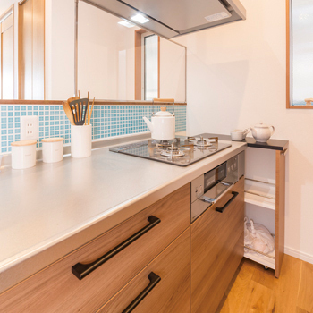 オオトリ建設 土地の探し方からプランまで、元・大工社長のアドバイスで想像以上の住まいに。高台に建つ青い三角屋根の家の建築実例画像7