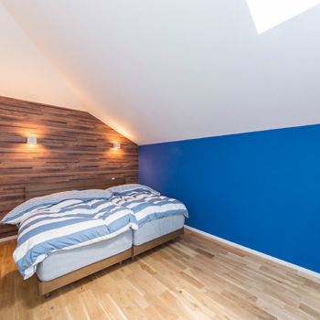 オオトリ建設 土地の探し方からプランまで、元・大工社長のアドバイスで想像以上の住まいに。高台に建つ青い三角屋根の家の建築実例画像8