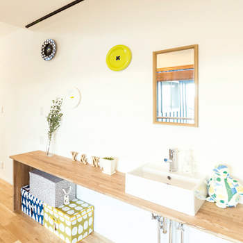 オオトリ建設 土地の探し方からプランまで、元・大工社長のアドバイスで想像以上の住まいに。高台に建つ青い三角屋根の家の建築実例画像10