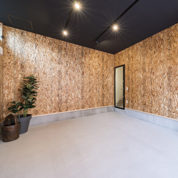 オオトリ建設 【2000～2500万円】シンプルモダンな外観。リゾートホテルのようなリビングは開放感いっぱいの建築実例画像7