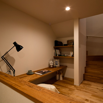 オオトリ建設 【1000万円台×スキップフロア×建築家】一緒にいても程よい距離感。吹抜けリビングとスキップフロアの家の建築実例画像5