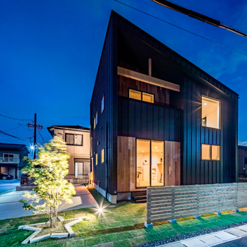 オオトリ建設 【1000万円台×スキップフロア×建築家】一緒にいても程よい距離感。吹抜けリビングとスキップフロアの家の建築実例画像6