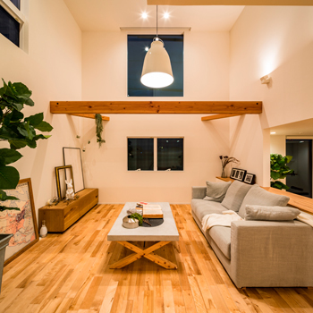 オオトリ建設 【1000万円台×スキップフロア×建築家】一緒にいても程よい距離感。吹抜けリビングとスキップフロアの家の建築実例画像8