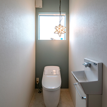 オオトリ建設 【1000万円台×スキップフロア×建築家】一緒にいても程よい距離感。吹抜けリビングとスキップフロアの家の建築実例画像10