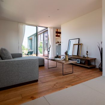 オオトリ建設 【平屋×アウトドア】広い庭とウッドデッキでＢＢＱ。アウトドア大好き夫妻が建てたかっこいい平屋の建築実例画像4