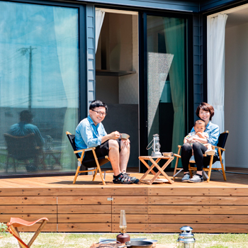 オオトリ建設 【平屋×アウトドア】広い庭とウッドデッキでＢＢＱ。アウトドア大好き夫妻が建てたかっこいい平屋の建築実例画像5