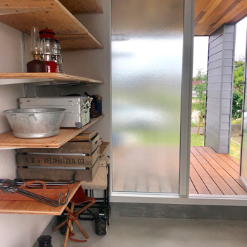 オオトリ建設 【平屋×アウトドア】広い庭とウッドデッキでＢＢＱ。アウトドア大好き夫妻が建てたかっこいい平屋の建築実例画像8