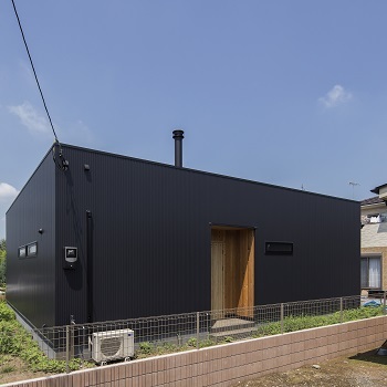 あいホーム。石塚工務店 【平屋/1585万円/間取り図有】こだわりも予算も妥協なし。無垢材や中庭に癒される平屋の建築実例画像1