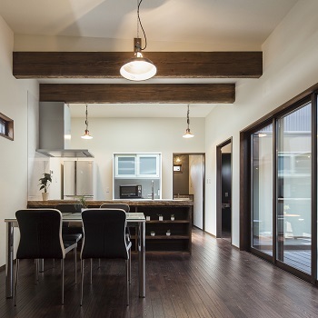 あいホーム。石塚工務店 【平屋/1585万円/間取り図有】こだわりも予算も妥協なし。無垢材や中庭に癒される平屋の建築実例画像3