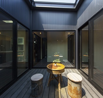 あいホーム。石塚工務店 【平屋/1585万円/間取り図有】こだわりも予算も妥協なし。無垢材や中庭に癒される平屋の建築実例画像5