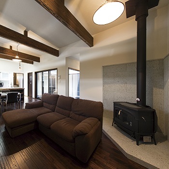 あいホーム。石塚工務店 【平屋/1585万円/間取り図有】こだわりも予算も妥協なし。無垢材や中庭に癒される平屋の建築実例画像7