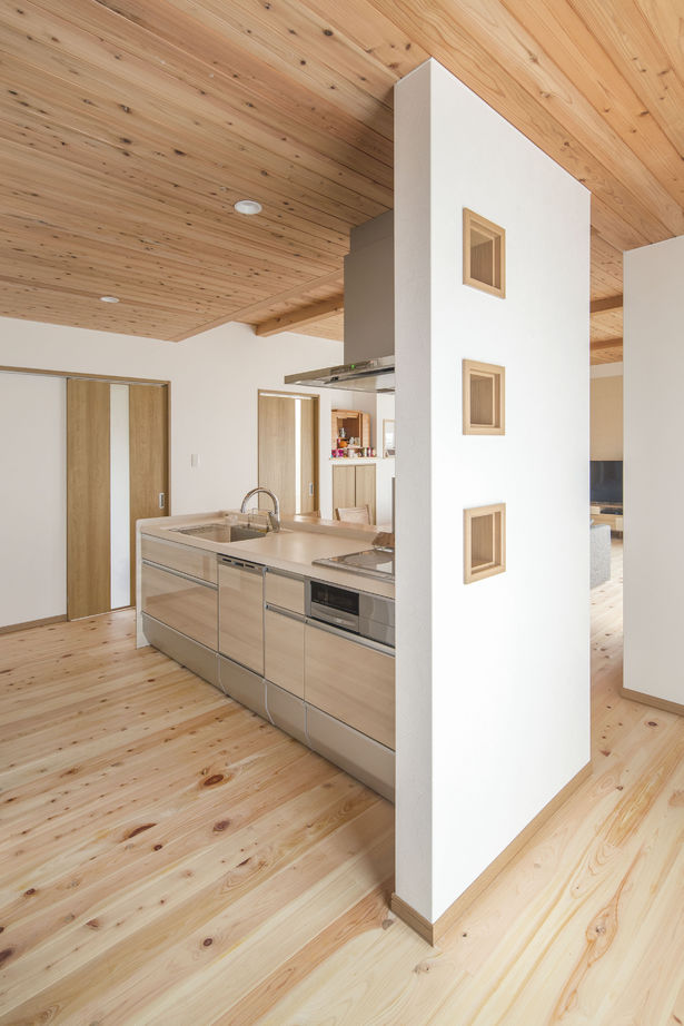 あいホーム。石塚工務店 【1600万円/間取り図有】杉の板張り天井に檜の床。無垢材の香りが心地よい住まいの建築実例画像6