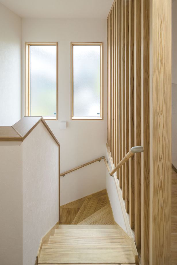 あいホーム。石塚工務店 【1600万円/間取り図有】杉の板張り天井に檜の床。無垢材の香りが心地よい住まいの建築実例画像7