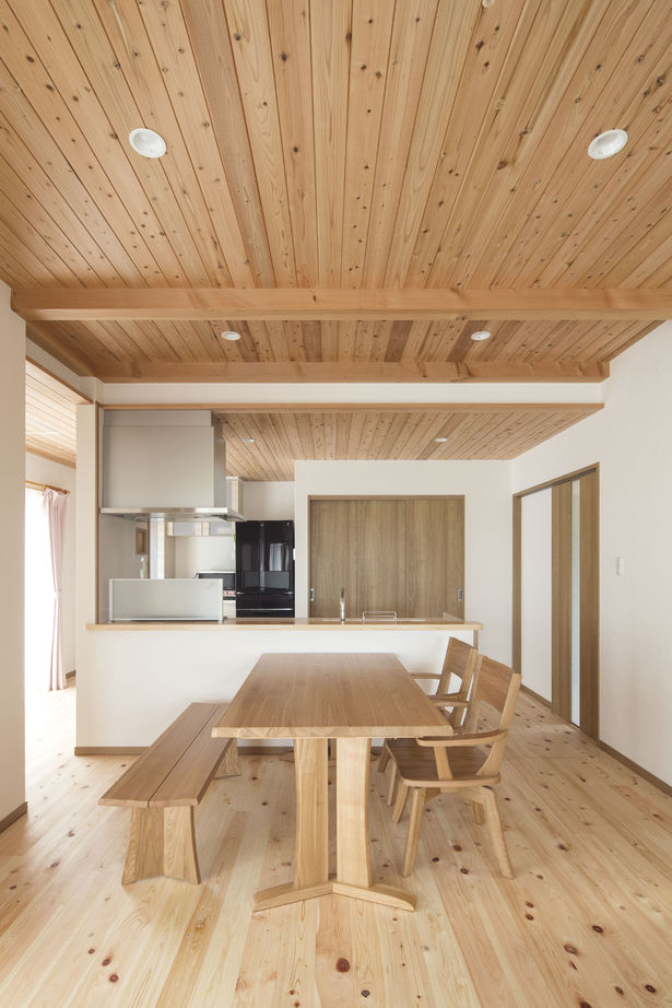 あいホーム。石塚工務店 【1600万円/間取り図有】杉の板張り天井に檜の床。無垢材の香りが心地よい住まいの建築実例画像8