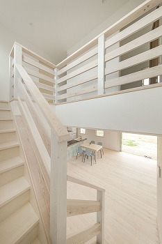 あいホーム。石塚工務店 【1650万円/間取り図有】一緒に考え、楽しく建てる！憧れのカバードポーチが庭と室内を緩やかに繋ぐ住まいの建築実例画像7