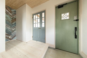 あいホーム。石塚工務店 【1650万円/間取り図有】一緒に考え、楽しく建てる！憧れのカバードポーチが庭と室内を緩やかに繋ぐ住まいの建築実例画像9