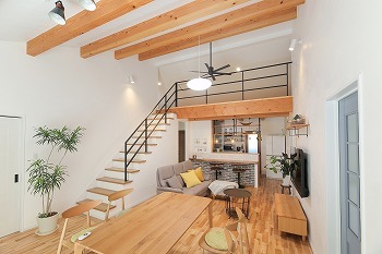 あいホーム。石塚工務店 【平屋/1800万円】イメージをカタチにするセンス。共に楽しみながら、夫婦の理想を叶えた平屋の建築実例画像2