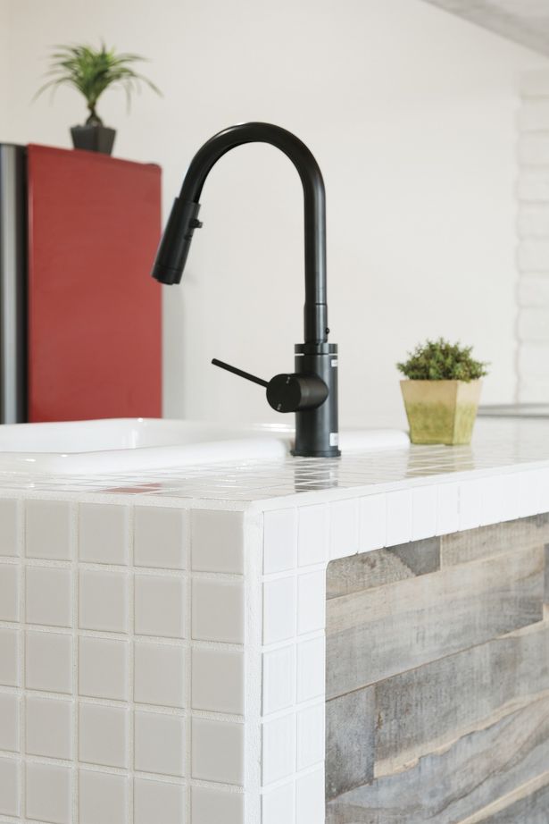 あいホーム。石塚工務店 【平屋/1700万円/間取り図有】様々な無垢材と漆喰でセンスよく仕上げた、自然素材が心地よい住まいの建築実例画像6