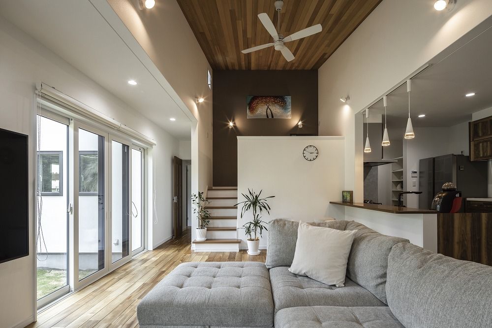 あいホーム。石塚工務店 【平屋/2000万円/間取り図有】青に映える白壁の平屋。リゾートを彷彿させるデザインの落ち着いた大人の空間の建築実例画像6