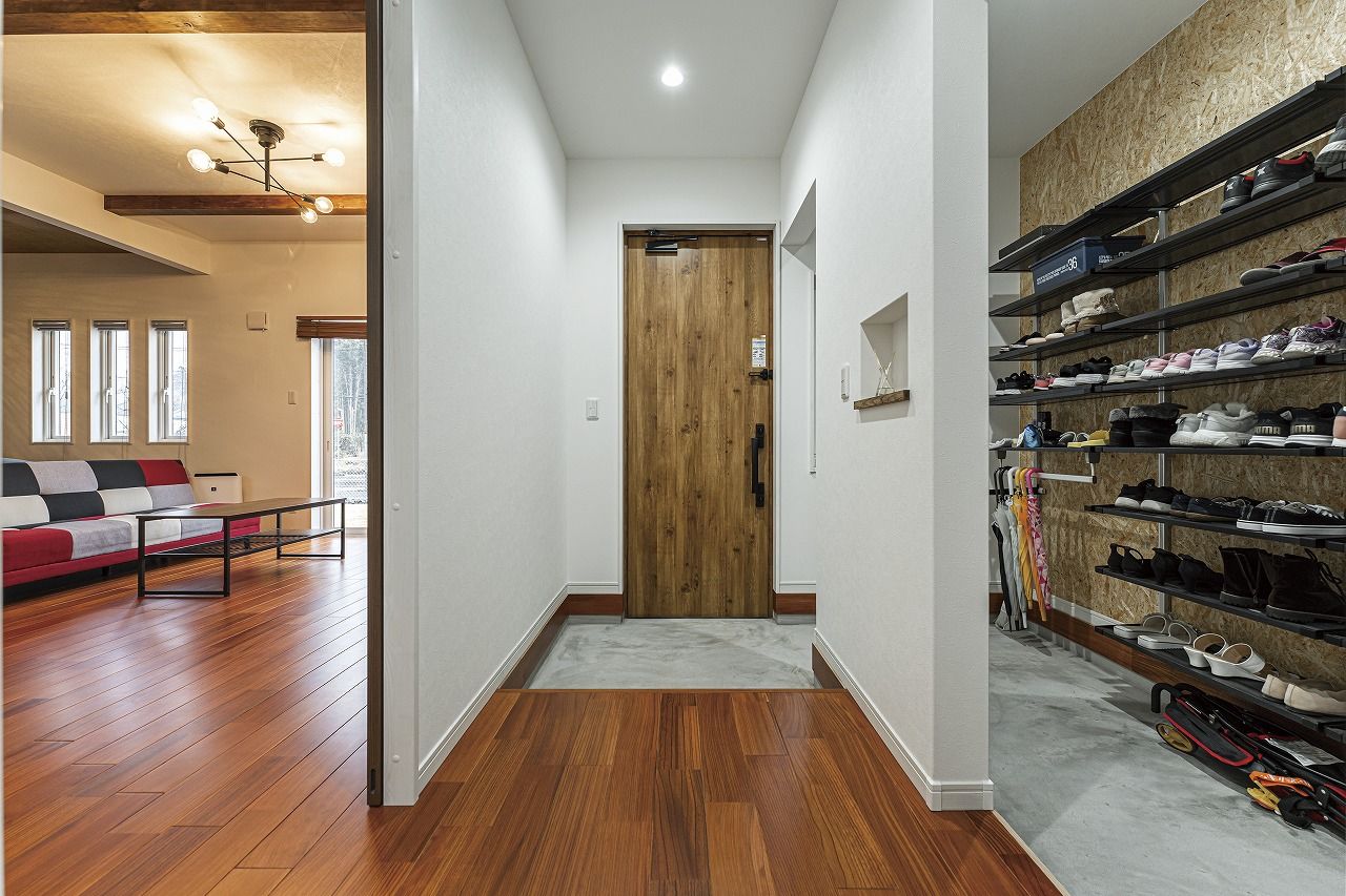 あいホーム。石塚工務店 【間取り図有】黒のガルバリウムが存在感を放ち、自然素材×モダンなデザインがオシャレな住まいの建築実例画像7