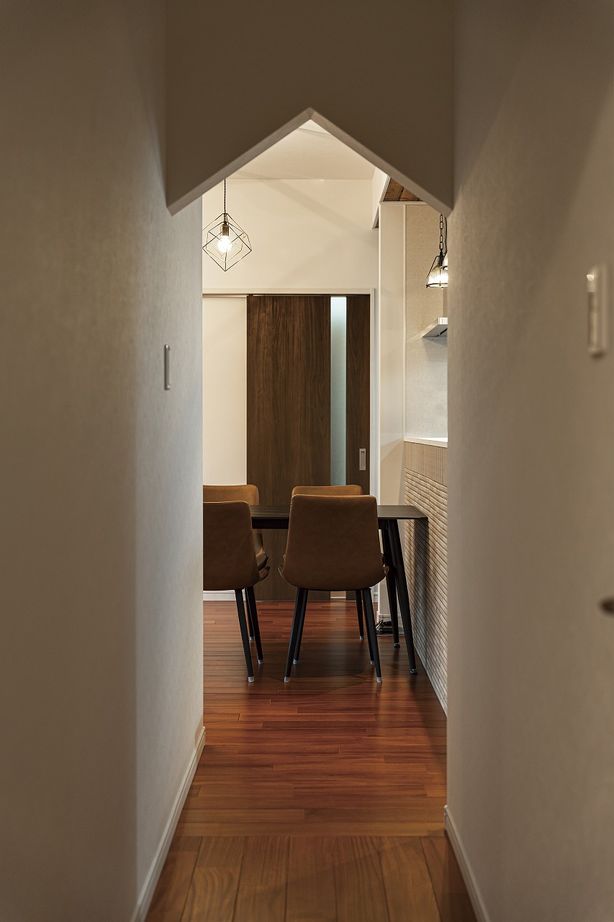 あいホーム。石塚工務店 【間取り図有】黒のガルバリウムが存在感を放ち、自然素材×モダンなデザインがオシャレな住まいの建築実例画像9