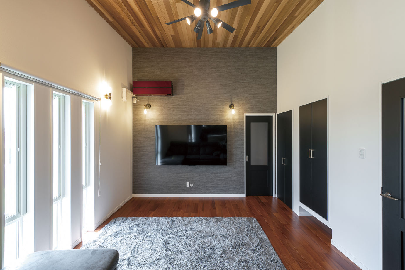 あいホーム。石塚工務店 【平屋/間取り図有】ブラックウォールのデザイナーズハウスの建築実例画像4