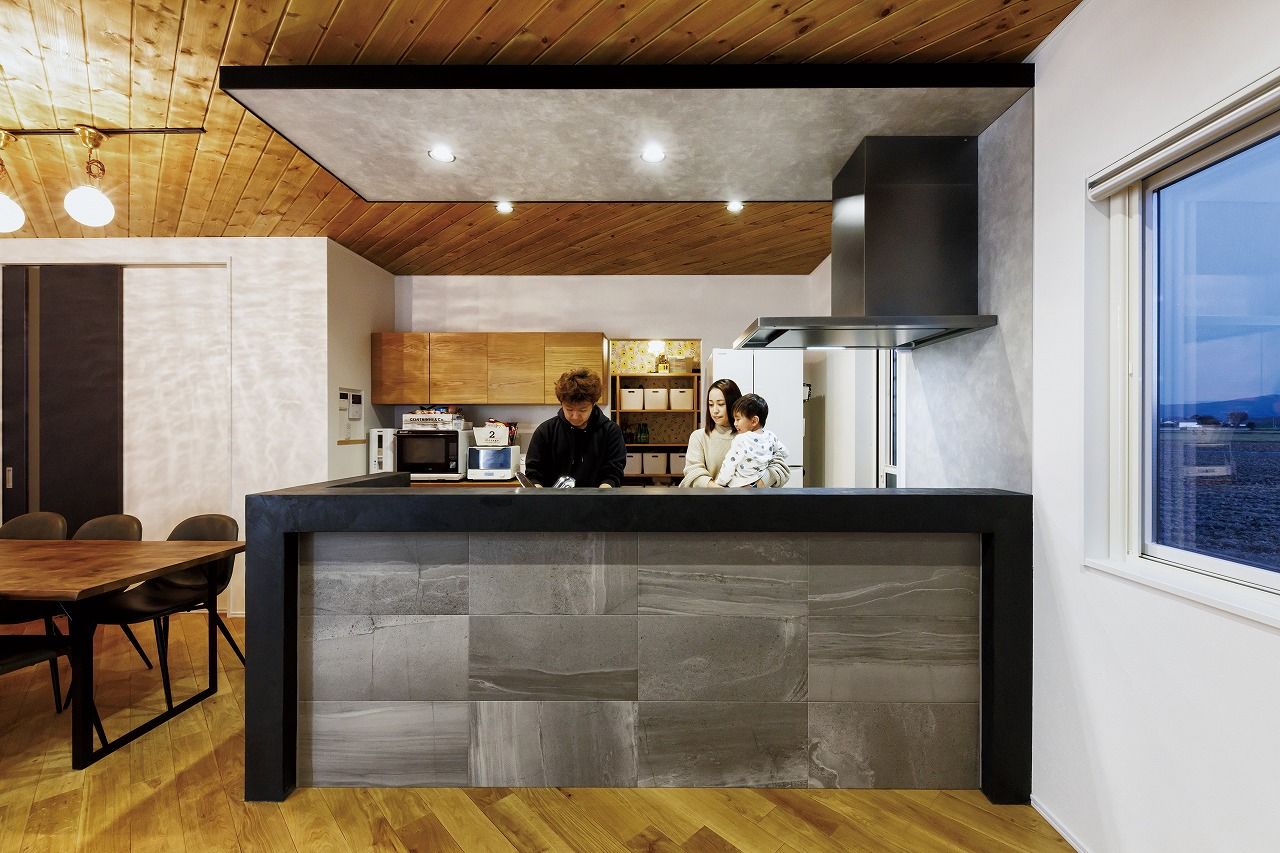 あいホーム。石塚工務店 【2900万円／多世帯／間取り図有】三世帯の大家族が笑顔で暮らすデザイン住宅の建築実例画像3