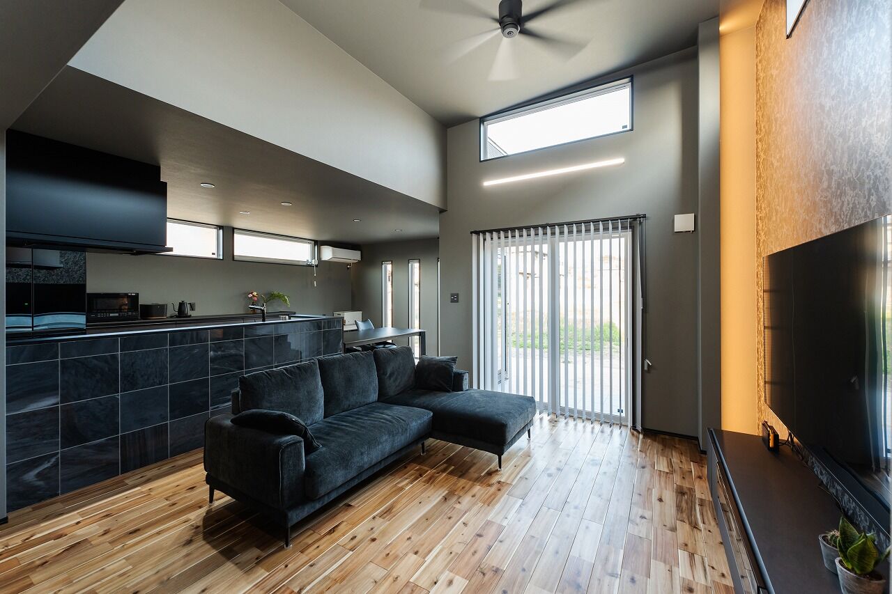 あいホーム。石塚工務店 【1950万円／間取り図有】シックなモノトーンでまとめたホテルライクな住まいでオシャレに暮らすの建築実例画像