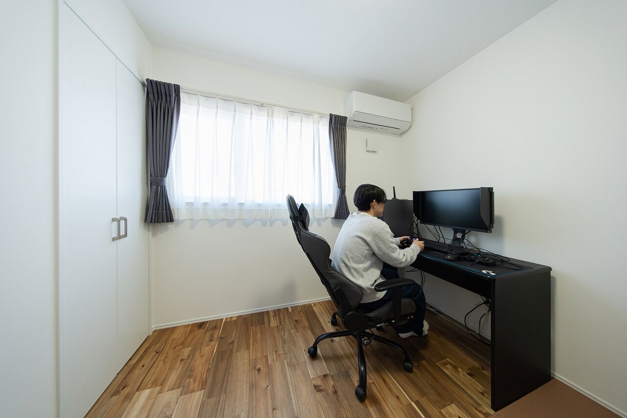 あいホーム。石塚工務店 【1980万円／間取り図有】モノトーンでスクエアなカッコイイデザインと、採光抜群の明るい住まいの建築実例画像8