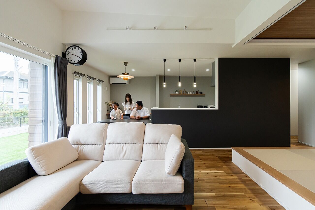 あいホーム。石塚工務店 【平屋/2000万円/間取り図有】8の字型の回遊動線が暮らしやすさと、オシャレでカッコイイを兼ね備えた平屋の建築実例画像4