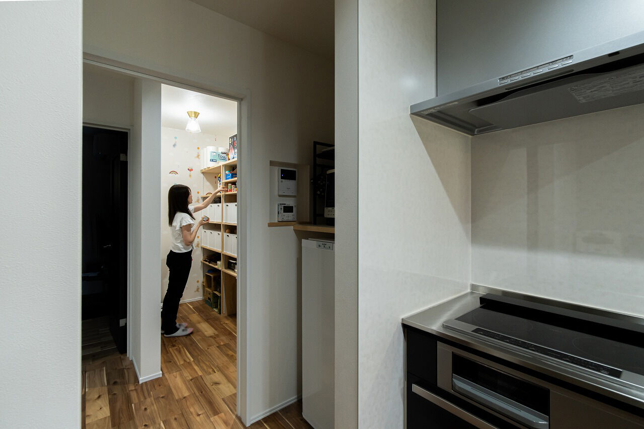 あいホーム。石塚工務店 【平屋/2000万円/間取り図有】8の字型の回遊動線が暮らしやすさと、オシャレでカッコイイを兼ね備えた平屋の建築実例画像6